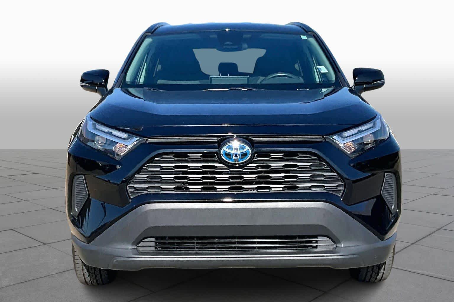 Used 2024 Toyota RAV4 XLE AWD/4WD image 4
