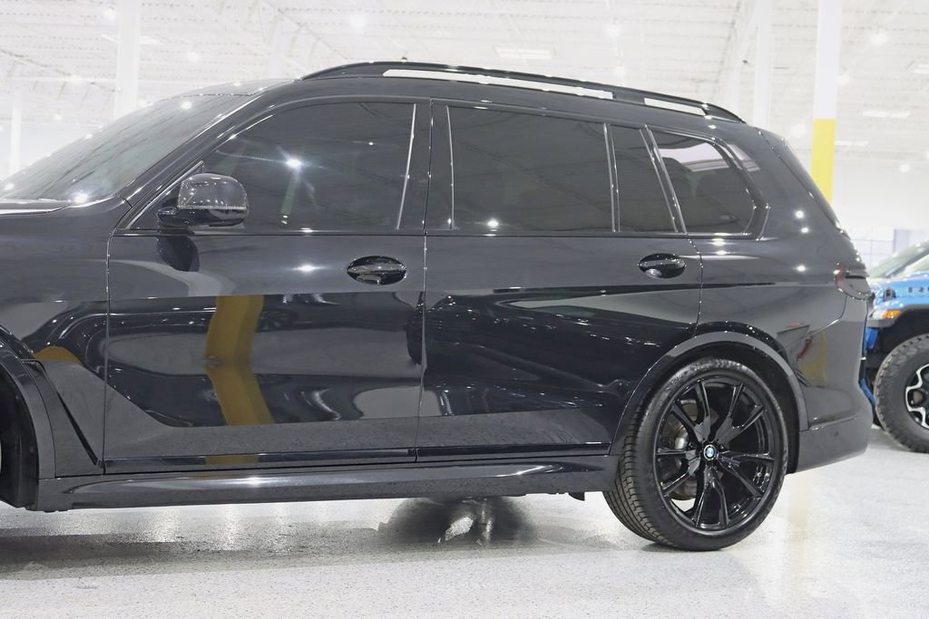 Used 2023 BMW X7 xDrive40i w/ Executive Package image 3