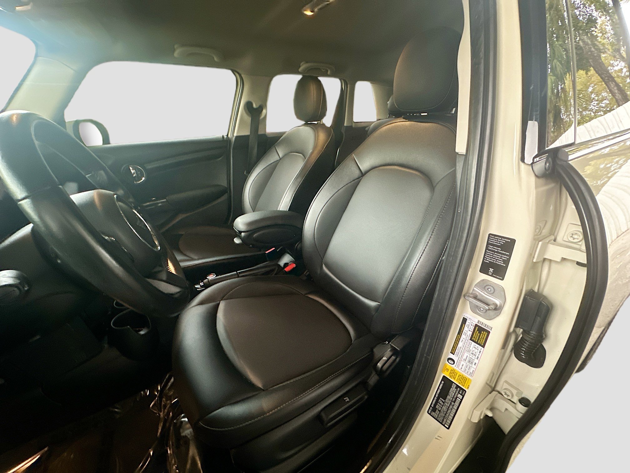 Used 2022 MINI Cooper 4-Door Hardtop image 19