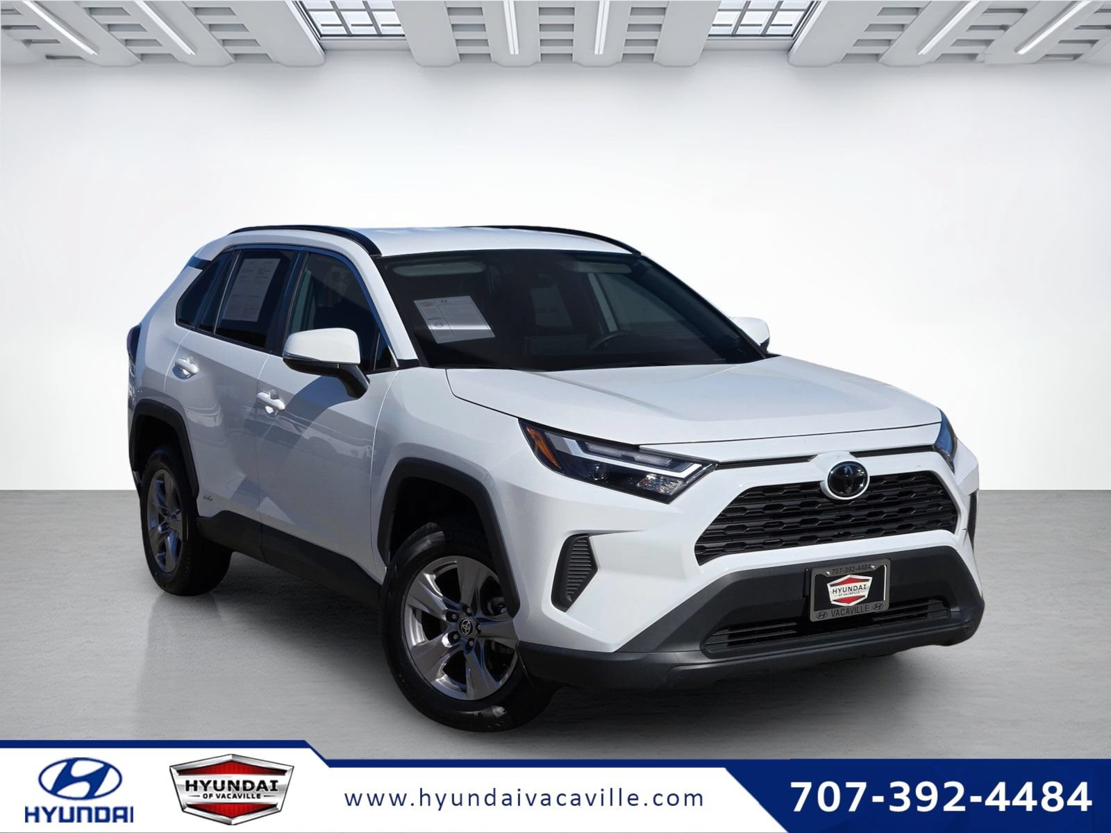 Used 2025 Toyota RAV4 XLE AWD/4WD image 1