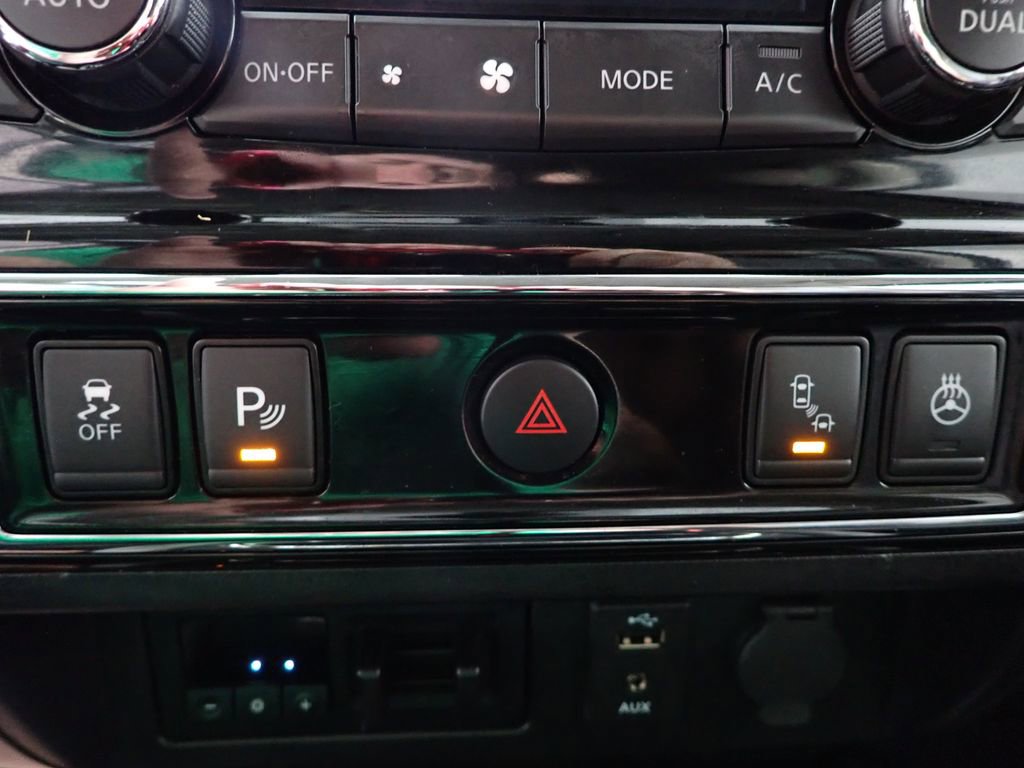 Used 2017 Nissan Titan Platinum Reserve RWD image 9