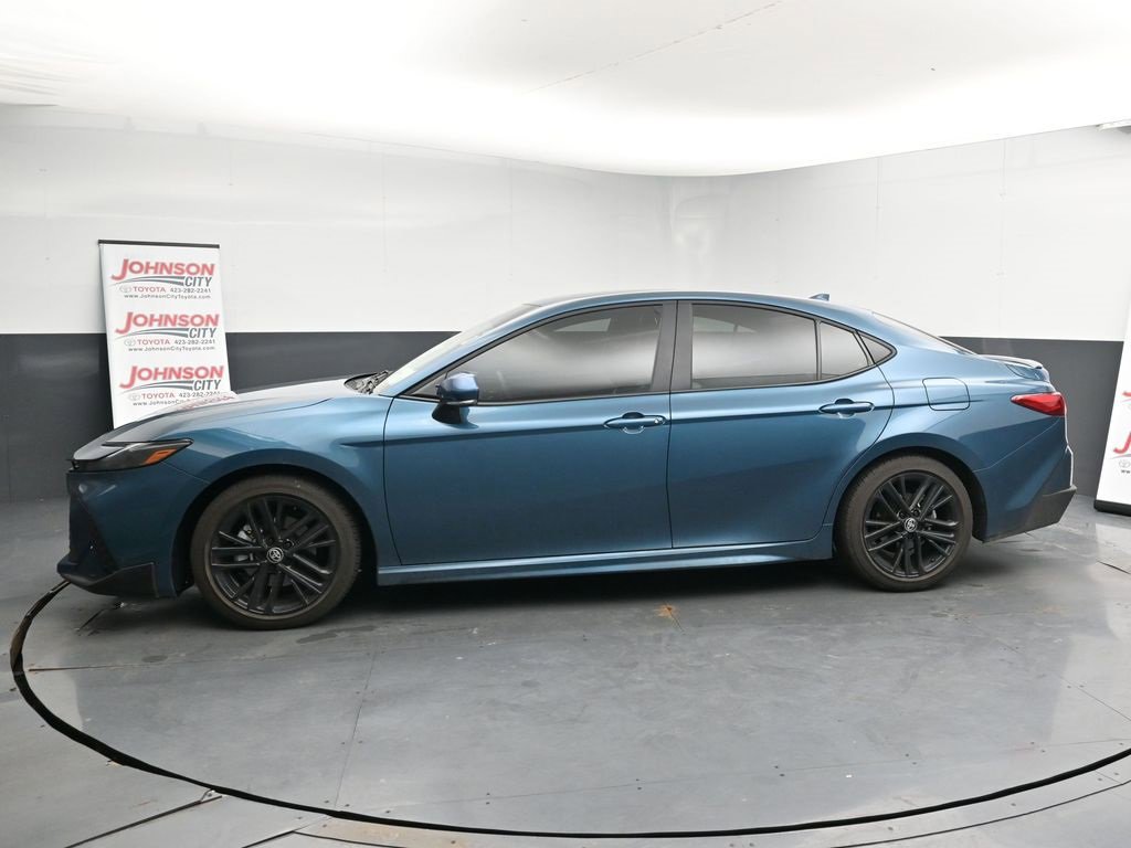 Used 2025 Toyota Camry SE w/ Convenience Package image 5
