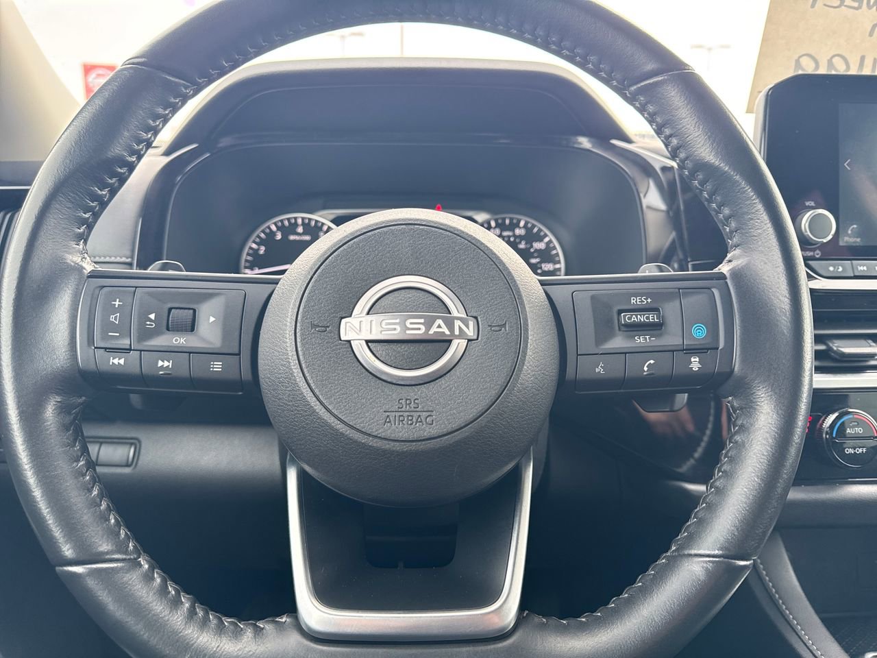 Used 2024 Nissan Pathfinder SV image 18