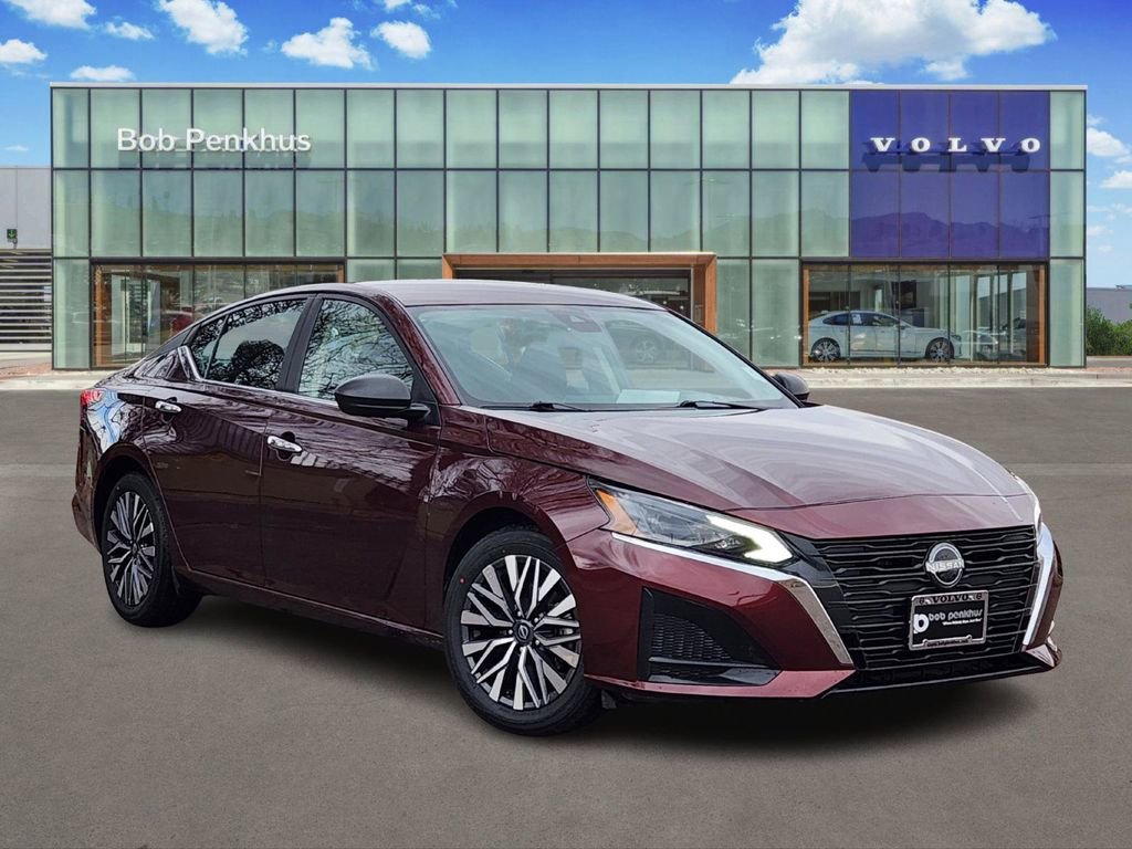 Used 2024 Nissan Altima 2.5 SV image 1