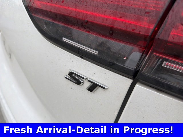 Used 2023 Buick Envision Essence w/ Sport Touring Package image 20