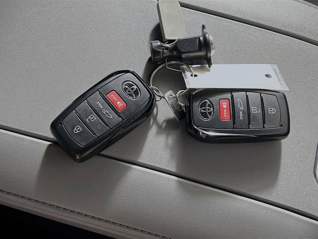 New 2026 Toyota Highlander XLE image 33