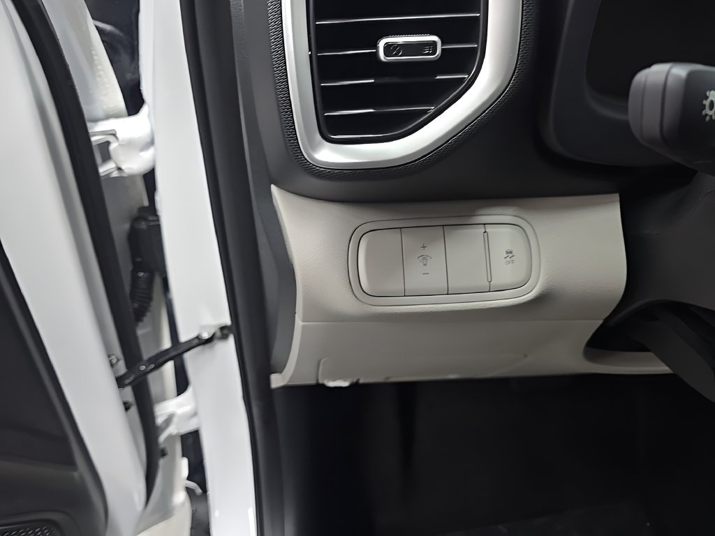New 2026 Hyundai Venue SEL FWD image 13