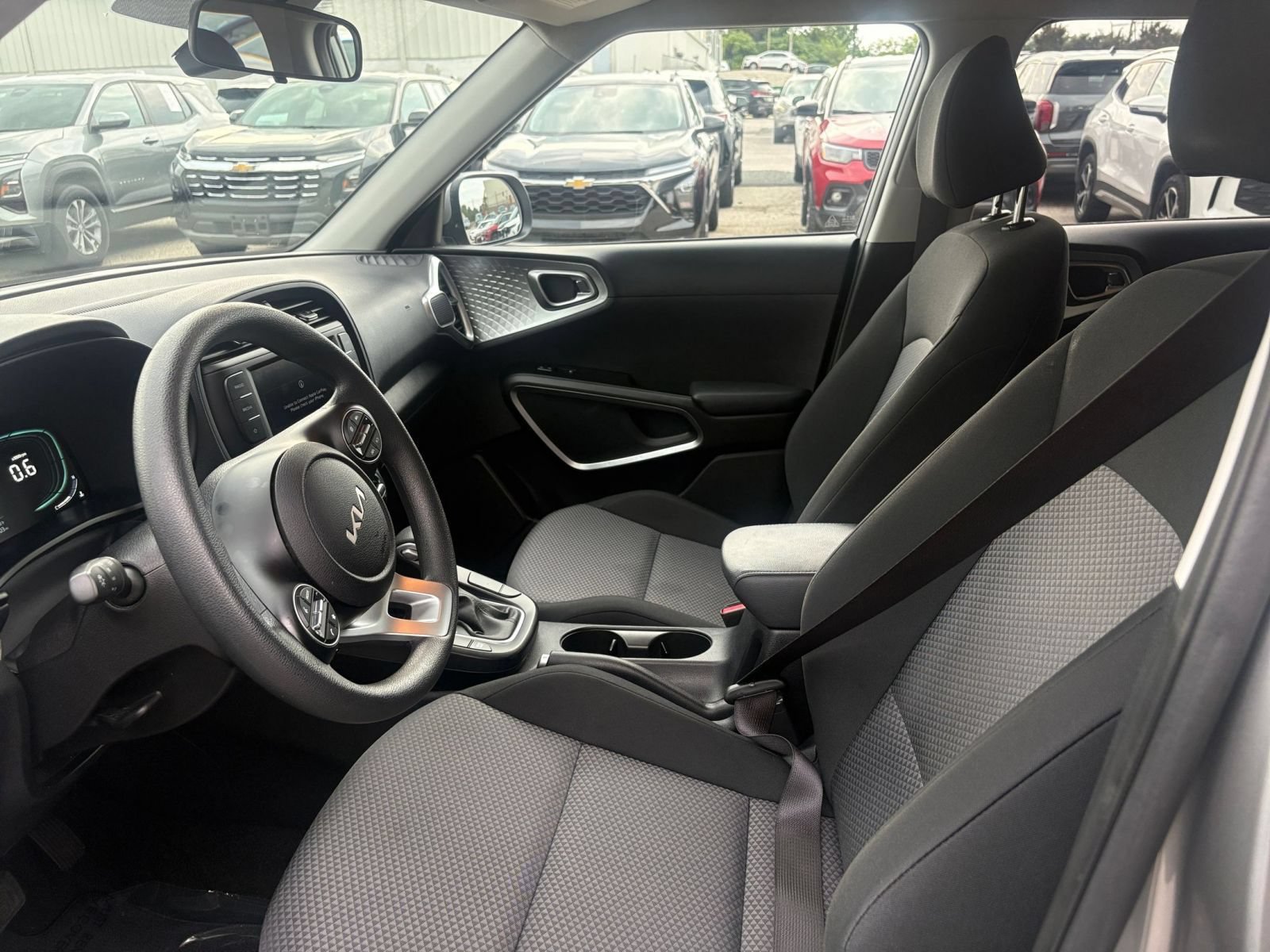 Used 2025 Kia Soul LX w/ LX Technology Package FWD image 21