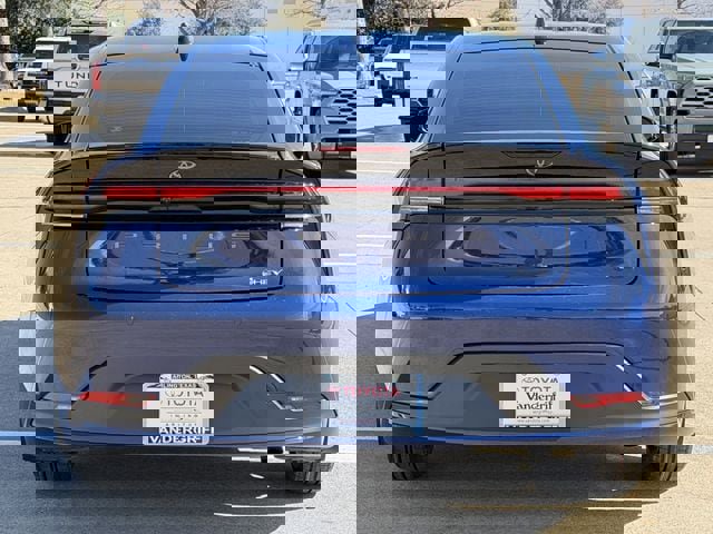 Used 2025 Toyota Prius LE image 5