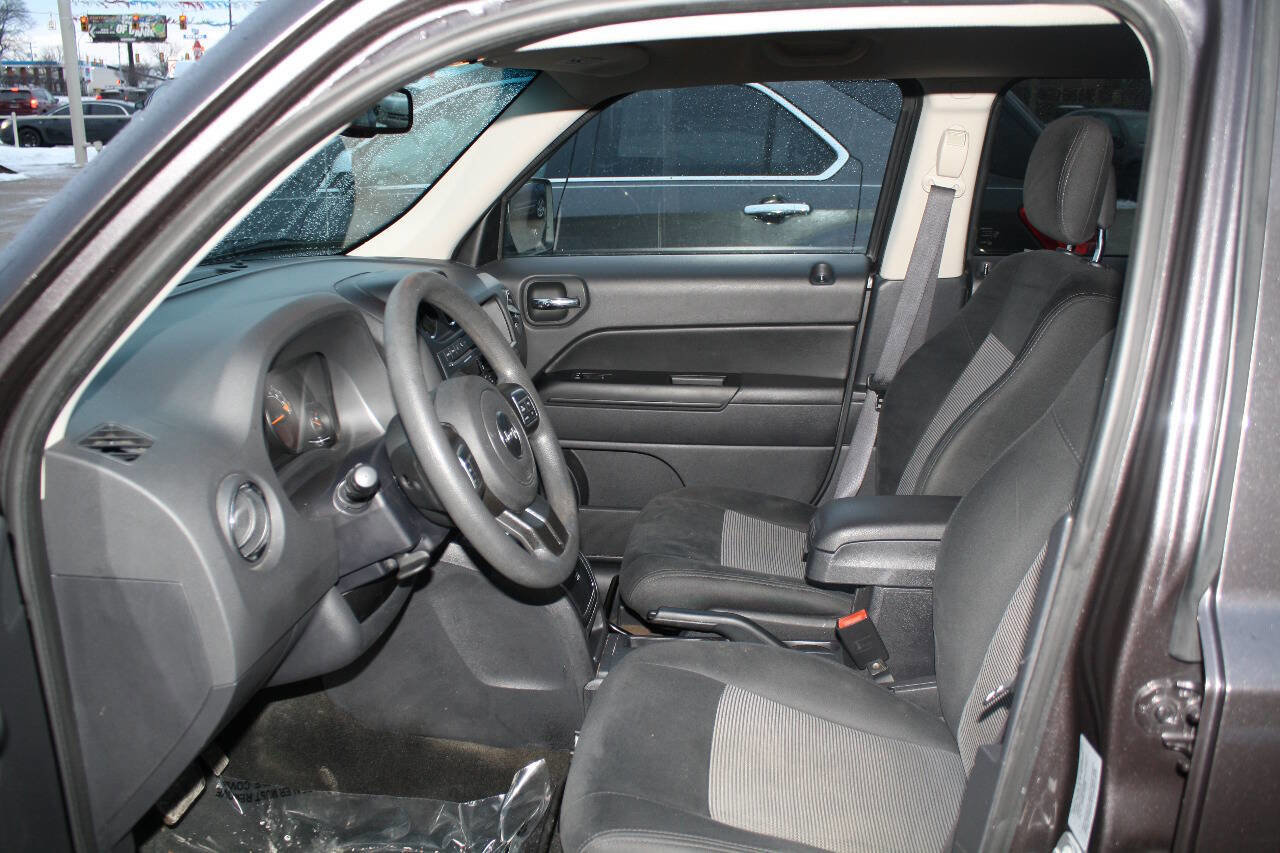 Used 2017 Jeep Patriot Sport w/ Power Value Group AWD/4WD image 6