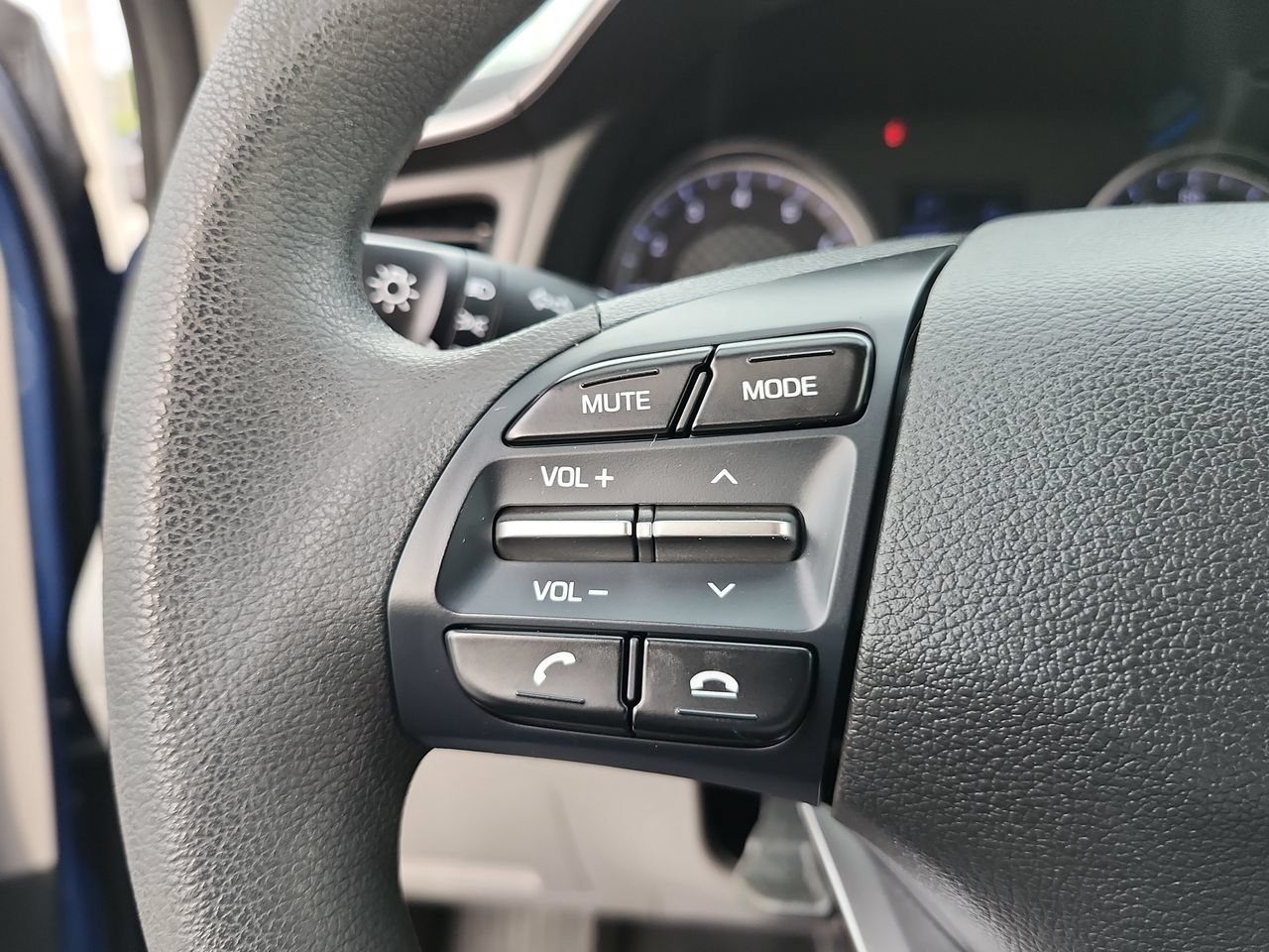 Used 2019 Hyundai Elantra SE FWD image 25