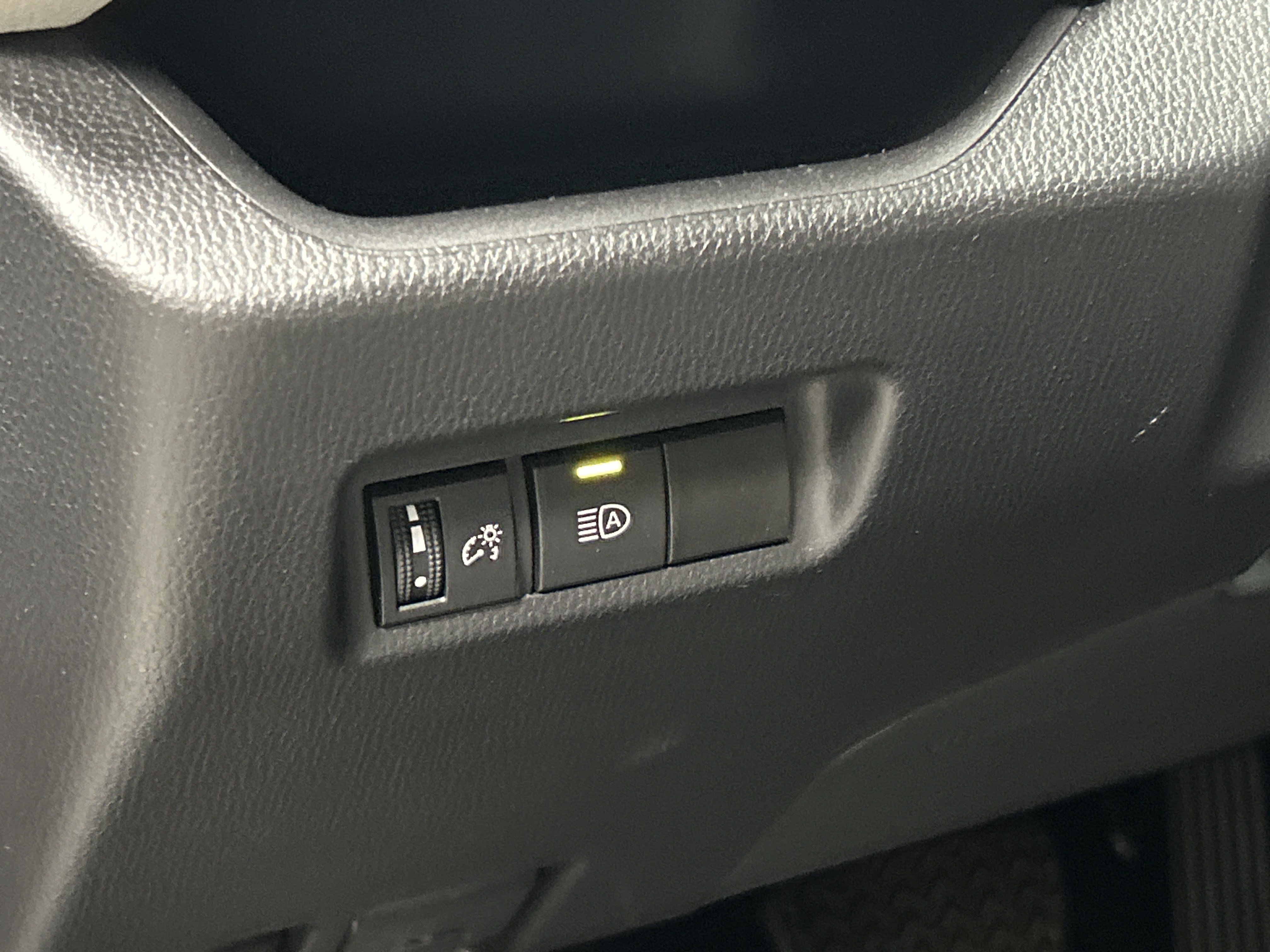 Used 2025 Toyota RAV4 XLE FWD image 34