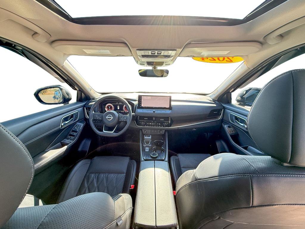 Used 2024 Nissan Rogue Platinum w/ Platinum Premium Package image 3