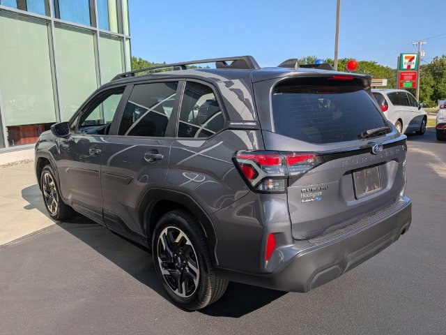 Used 2025 Subaru Forester Premium AWD/4WD image 5