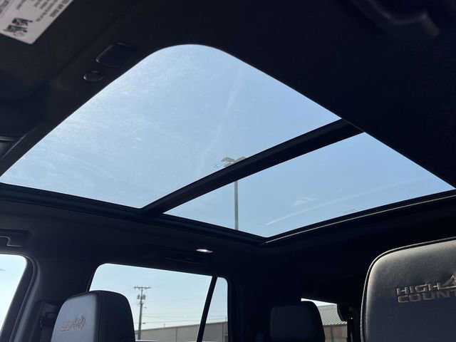 Used 2021 Chevrolet Tahoe High Country w/ Premium Package AWD/4WD image 14