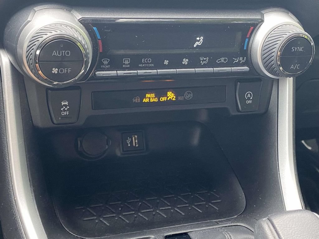 Used 2024 Toyota RAV4 XLE FWD image 27