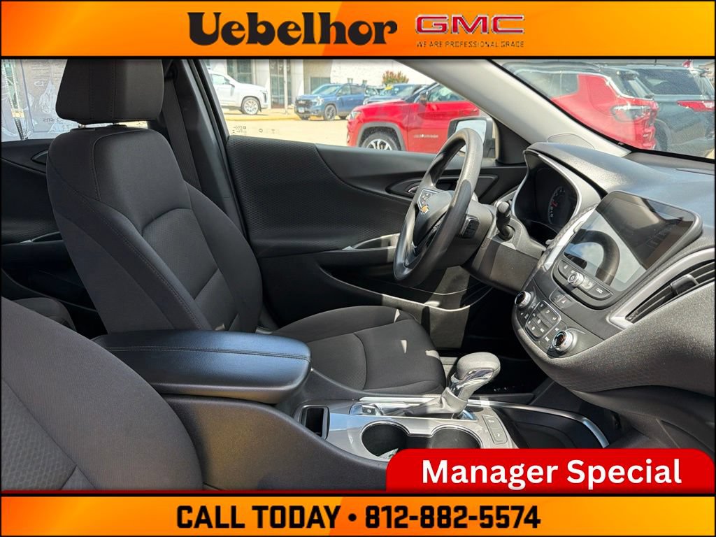 Used 2024 Chevrolet Malibu LT FWD image 2