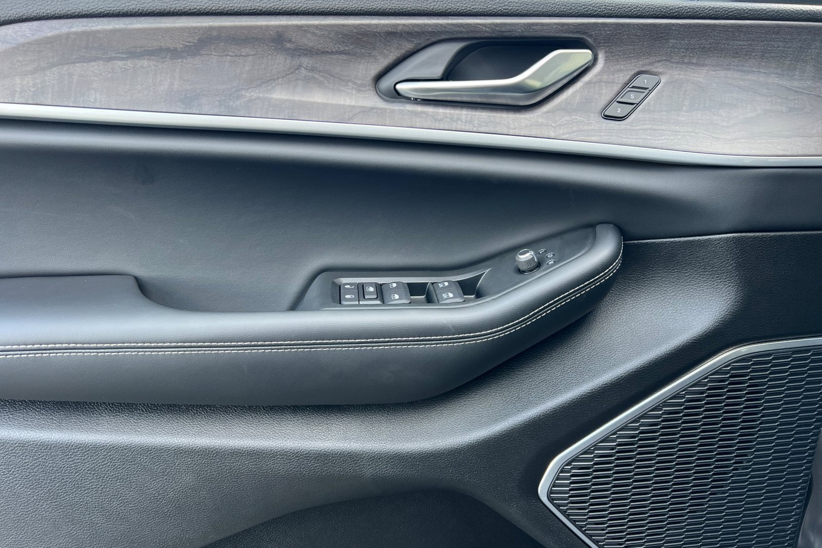 New 2025 Jeep Grand Cherokee Limited w/ Luxury Tech Group II image 11