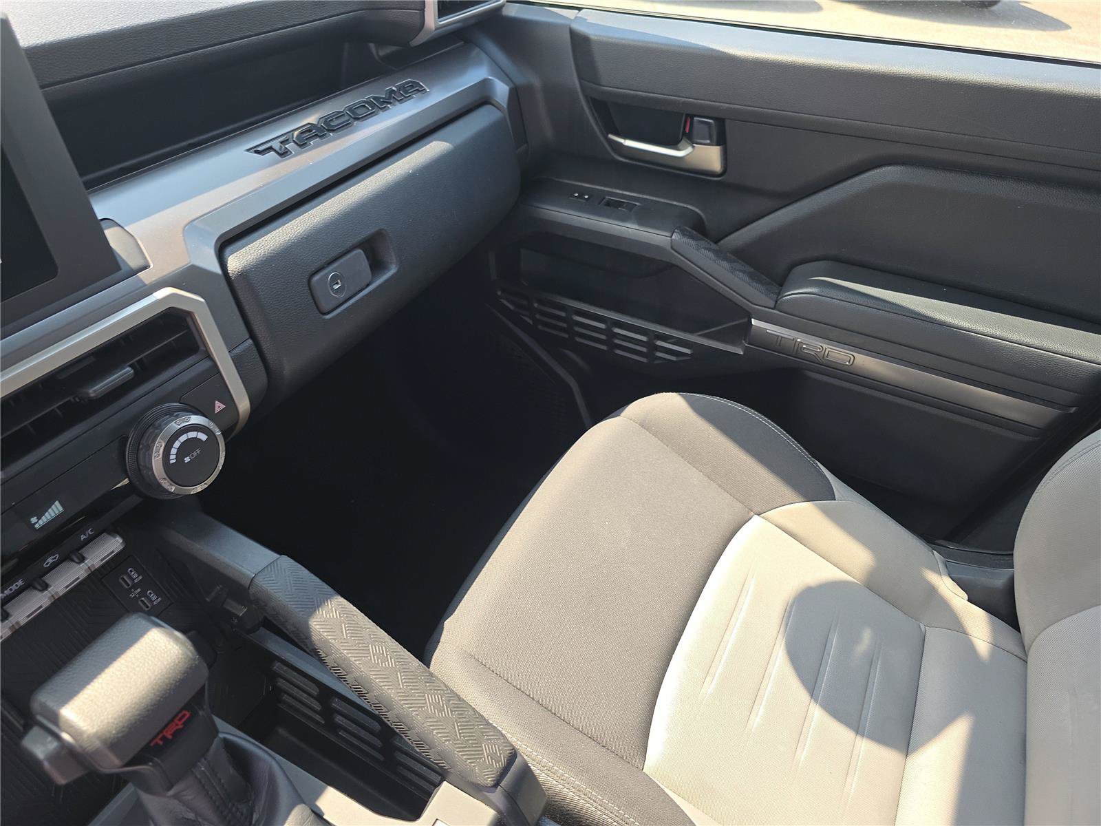 Used 2024 Toyota Tacoma TRD Off-Road AWD/4WD image 40