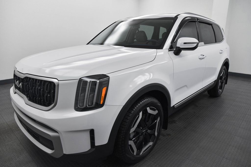 Used 2025 Kia Telluride EX image 3
