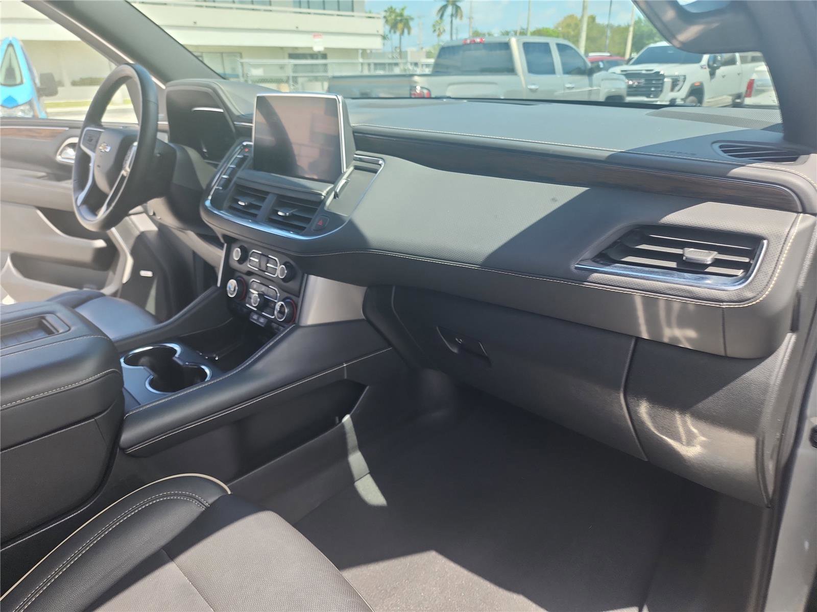 Used 2023 Chevrolet Suburban Premier AWD/4WD image 31