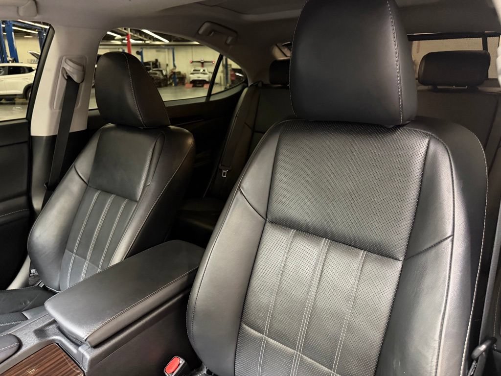 Used 2016 Lexus ES 350 w/ Luxury Package w/Wood Trim FWD image 17