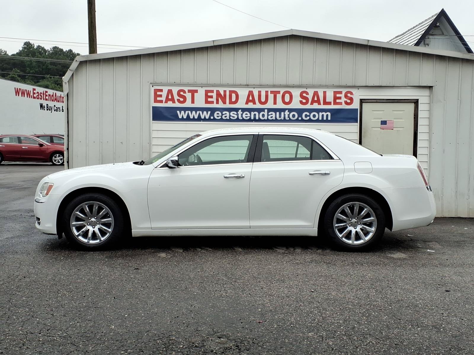 Used 2013 Chrysler 300 C RWD image 2