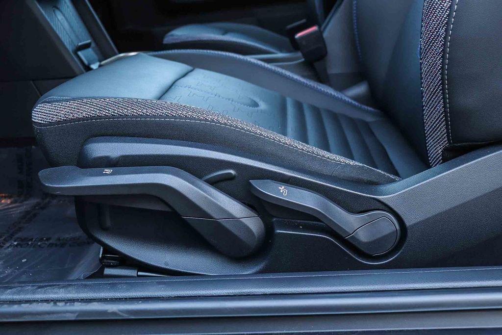 Used 2025 MINI Cooper 2-Door Hardtop image 21