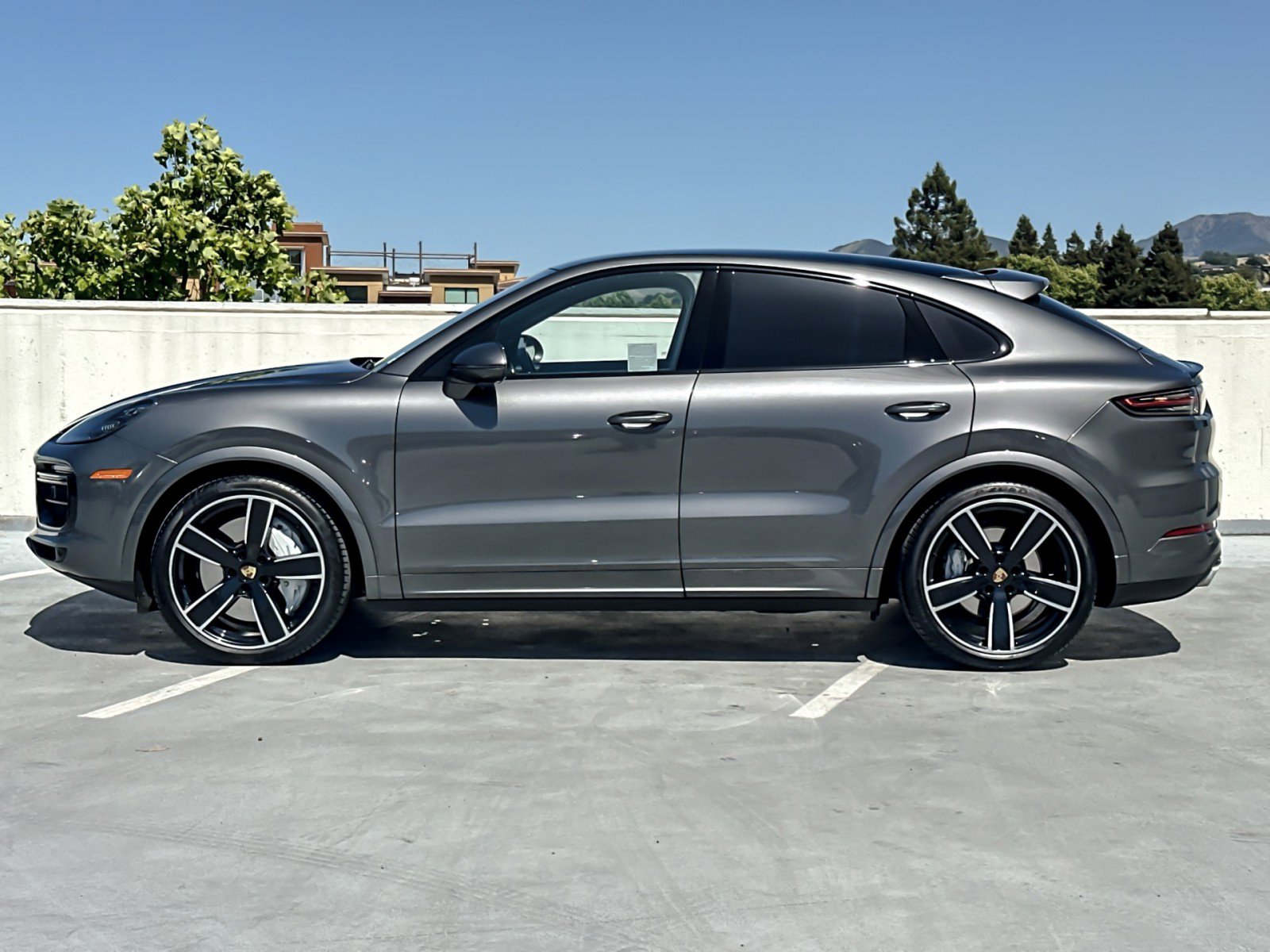 Used 2022 Porsche Cayenne Turbo w/ Assistance Package AWD/4WD image 2