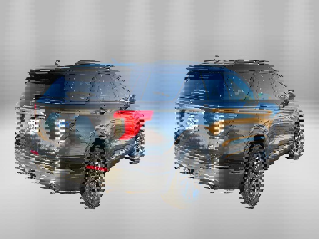 Used 2023 Ford Explorer XLT w/ Equipment Group 202A image 5