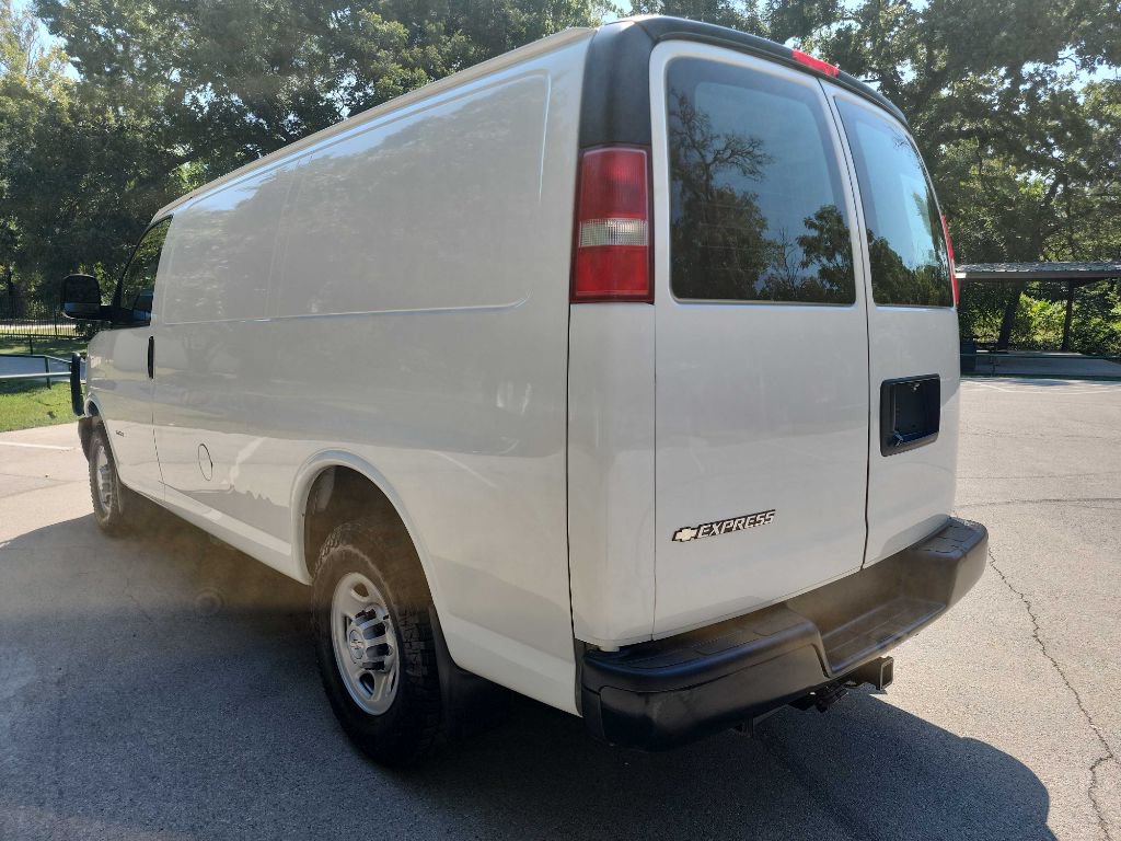 Used 2018 Chevrolet Express 2500 w/ Driver Convenience Package RWD image 5