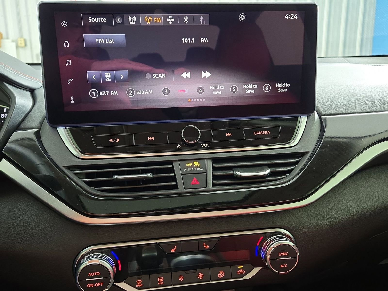 New 2025 Nissan Altima 2.5 SR w/ SR Premium Package image 8