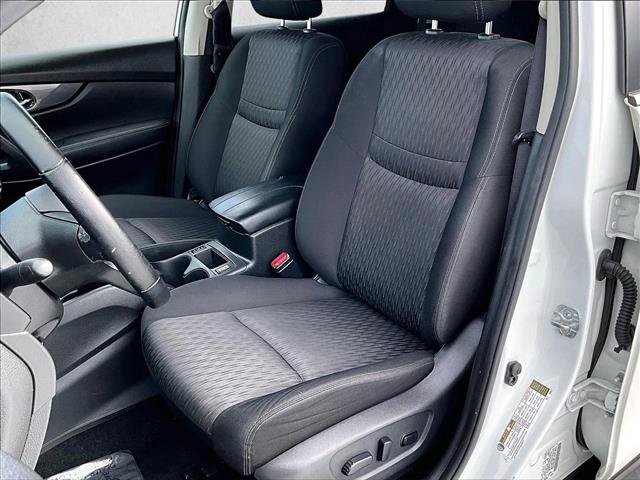 Used 2020 Nissan Rogue SV image 27