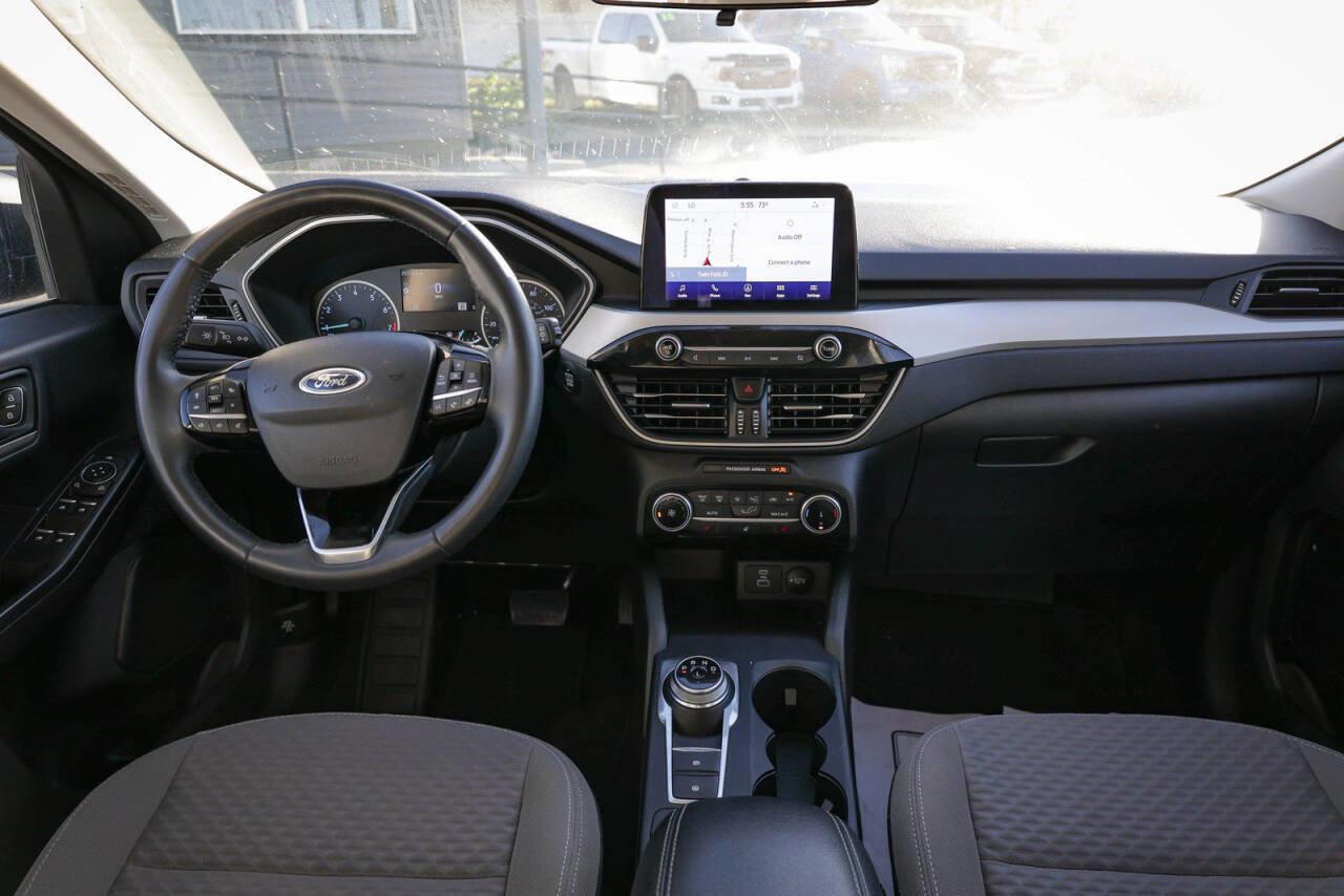 Used 2022 Ford Escape SE w/ Cold Weather Package image 17
