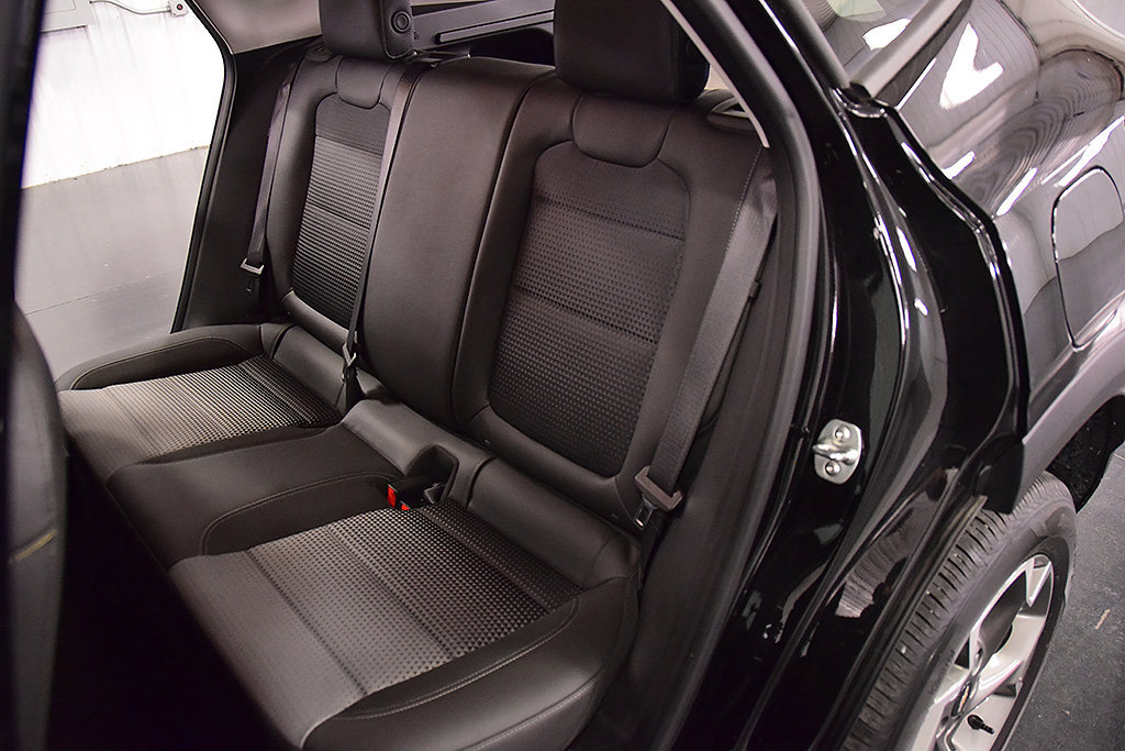 Used 2024 Chevrolet Trax LT w/ Sunroof Package FWD image 30