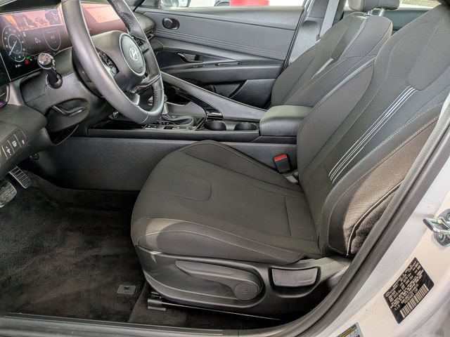 Used 2025 Hyundai Elantra SEL FWD image 11