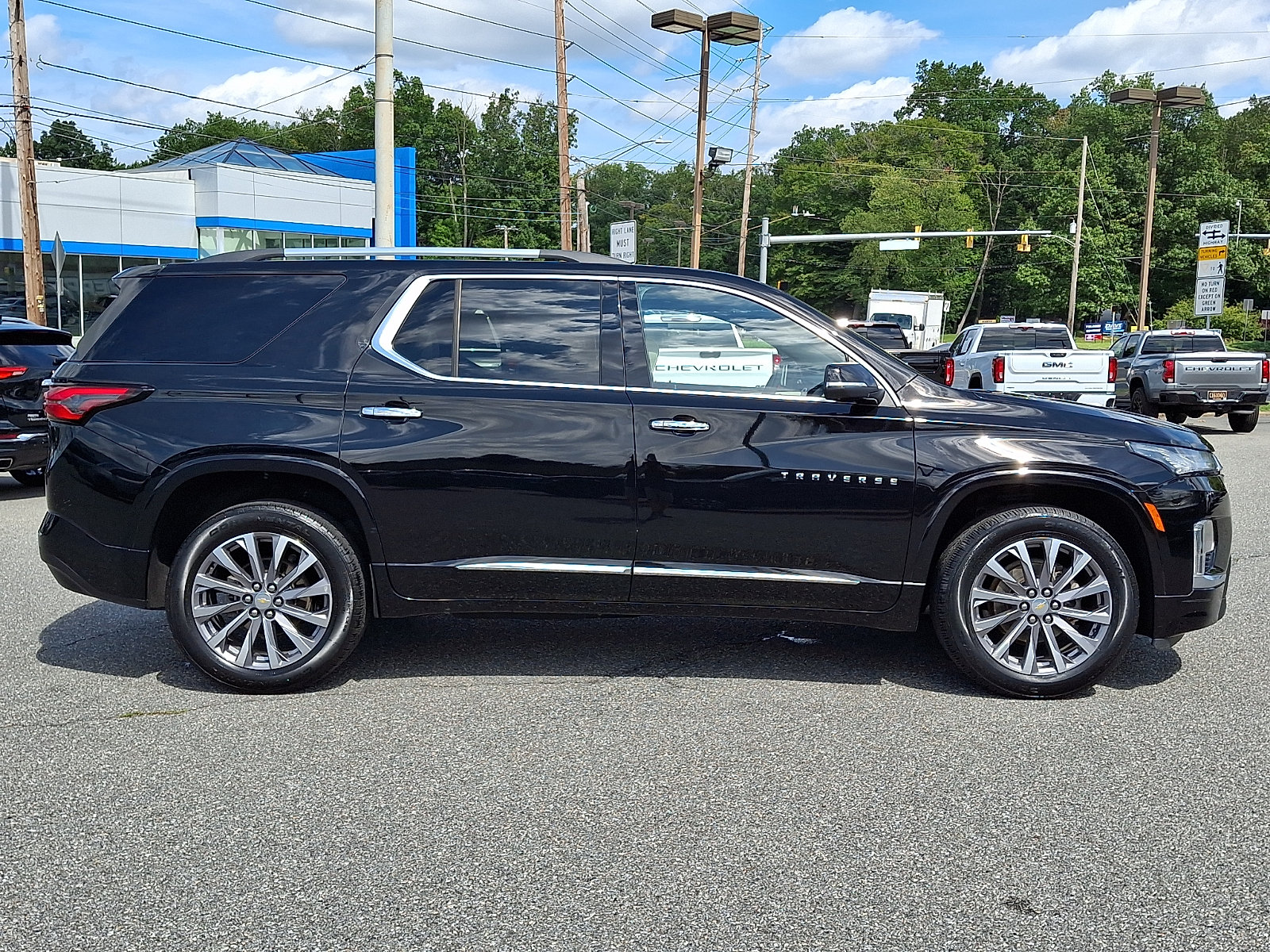 Certified 2023 Chevrolet Traverse Premier FWD image 7