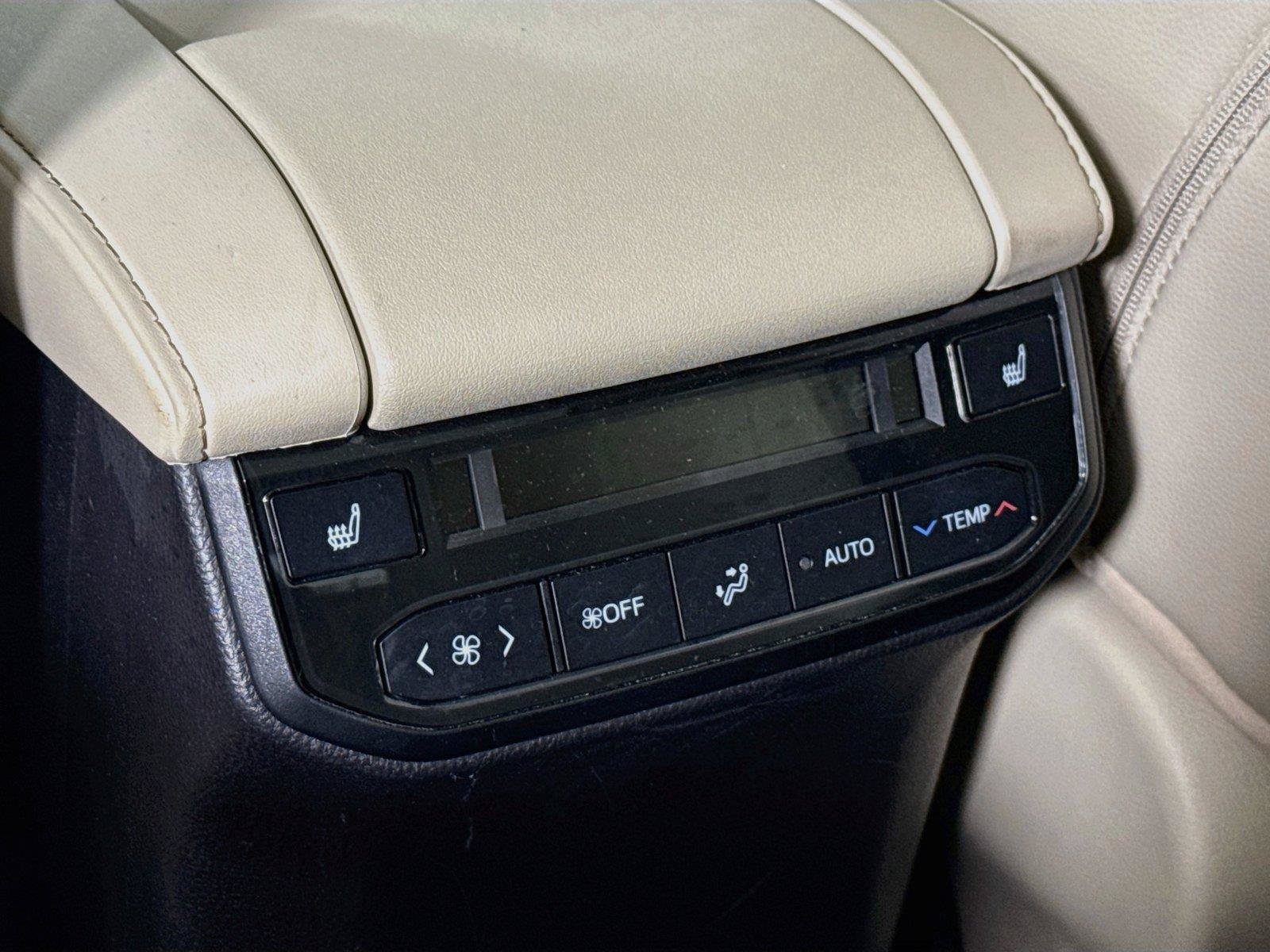 Used 2023 Toyota Highlander Platinum FWD image 44