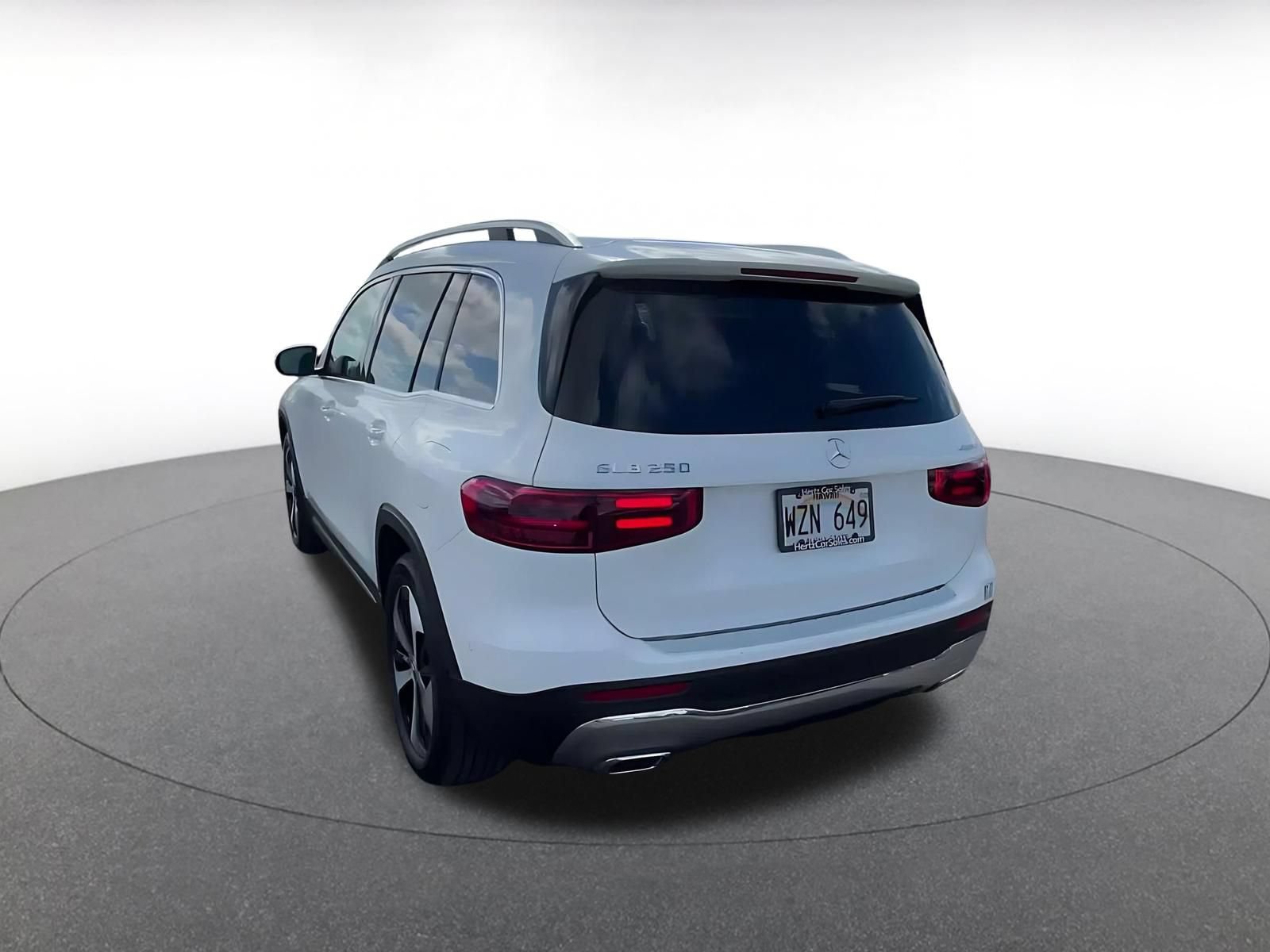 Used 2025 Mercedes-Benz GLB 250 4MATIC image 11