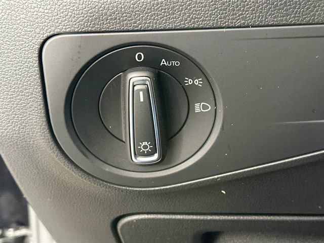 Used 2022 Volkswagen Tiguan SE w/ Panoramic Sunroof Package image 24