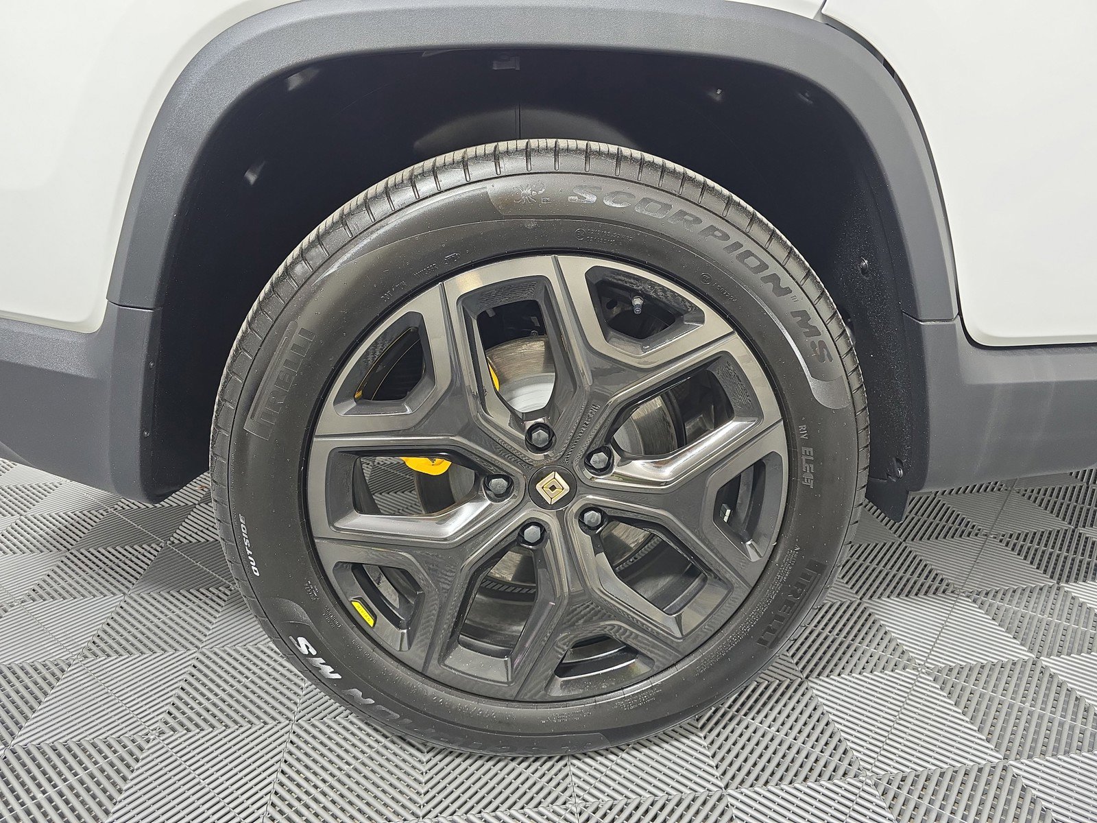 Used 2025 Rivian R1T Premium AWD/4WD image 11