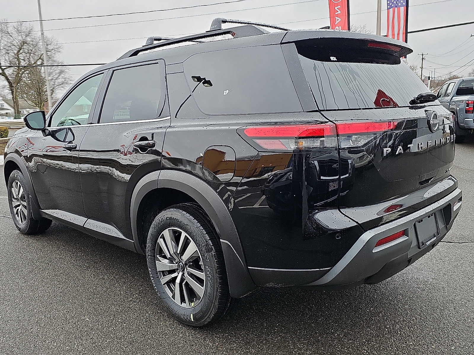 New 2026 Nissan Pathfinder SL image 3