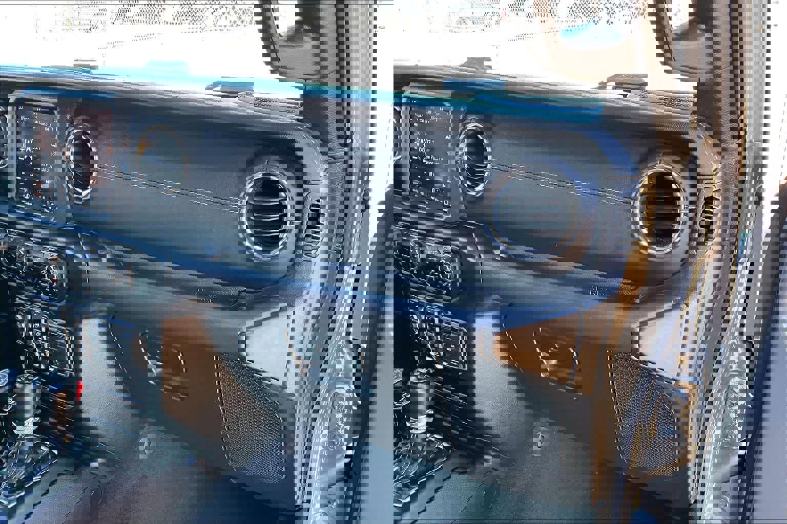 Used 2021 Jeep Wrangler Unlimited Sahara w/ Safety Group image 17