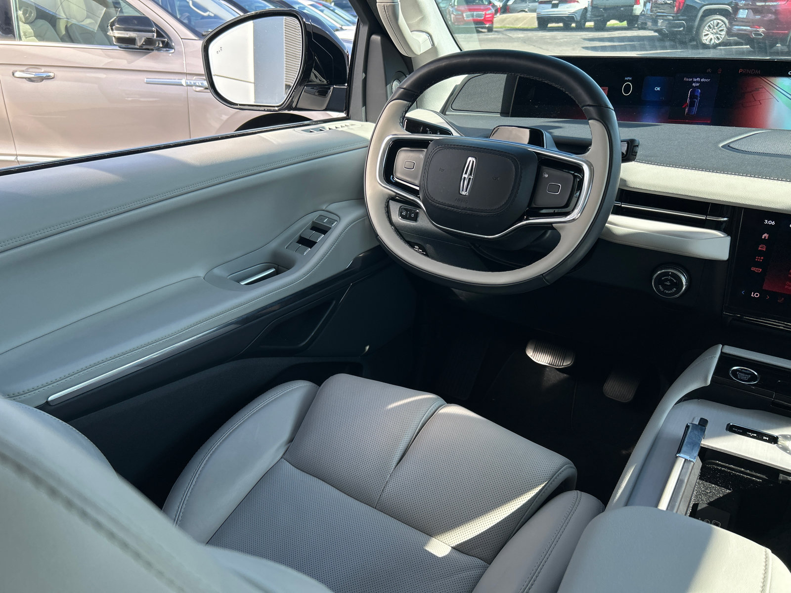 New 2026 Lincoln Navigator L Premier AWD/4WD image 33