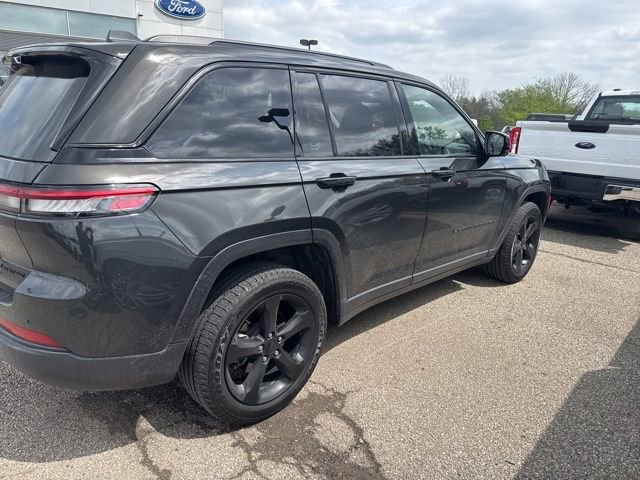 Used 2023 Jeep Grand Cherokee Limited w/ Luxury Tech Group II image 4