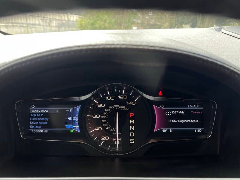 Used 2017 Lincoln MKC Reserve w/ Lincoln MKC Climate Package FWD image 16