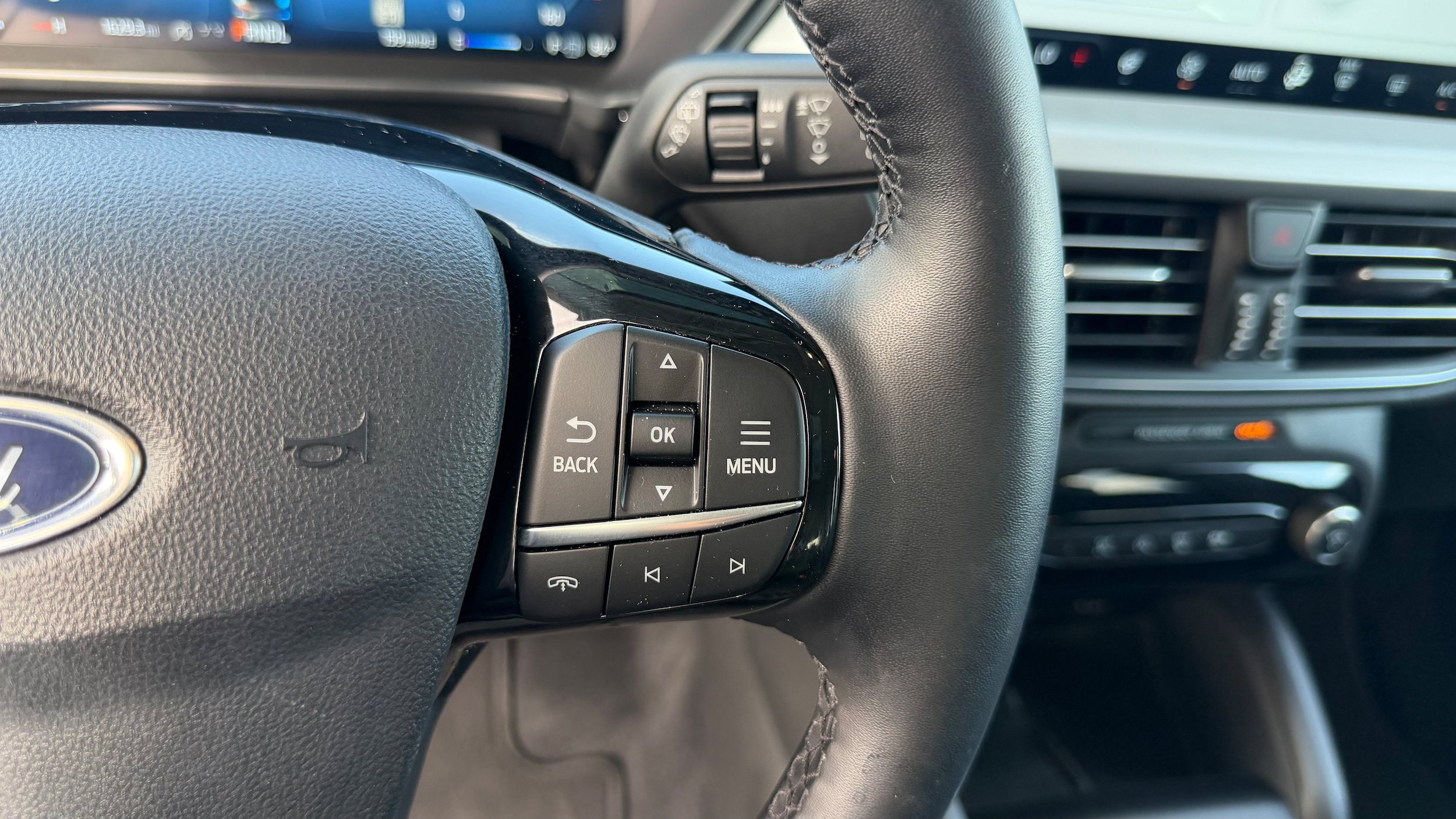 Used 2025 Ford Escape Platinum AWD/4WD image 28