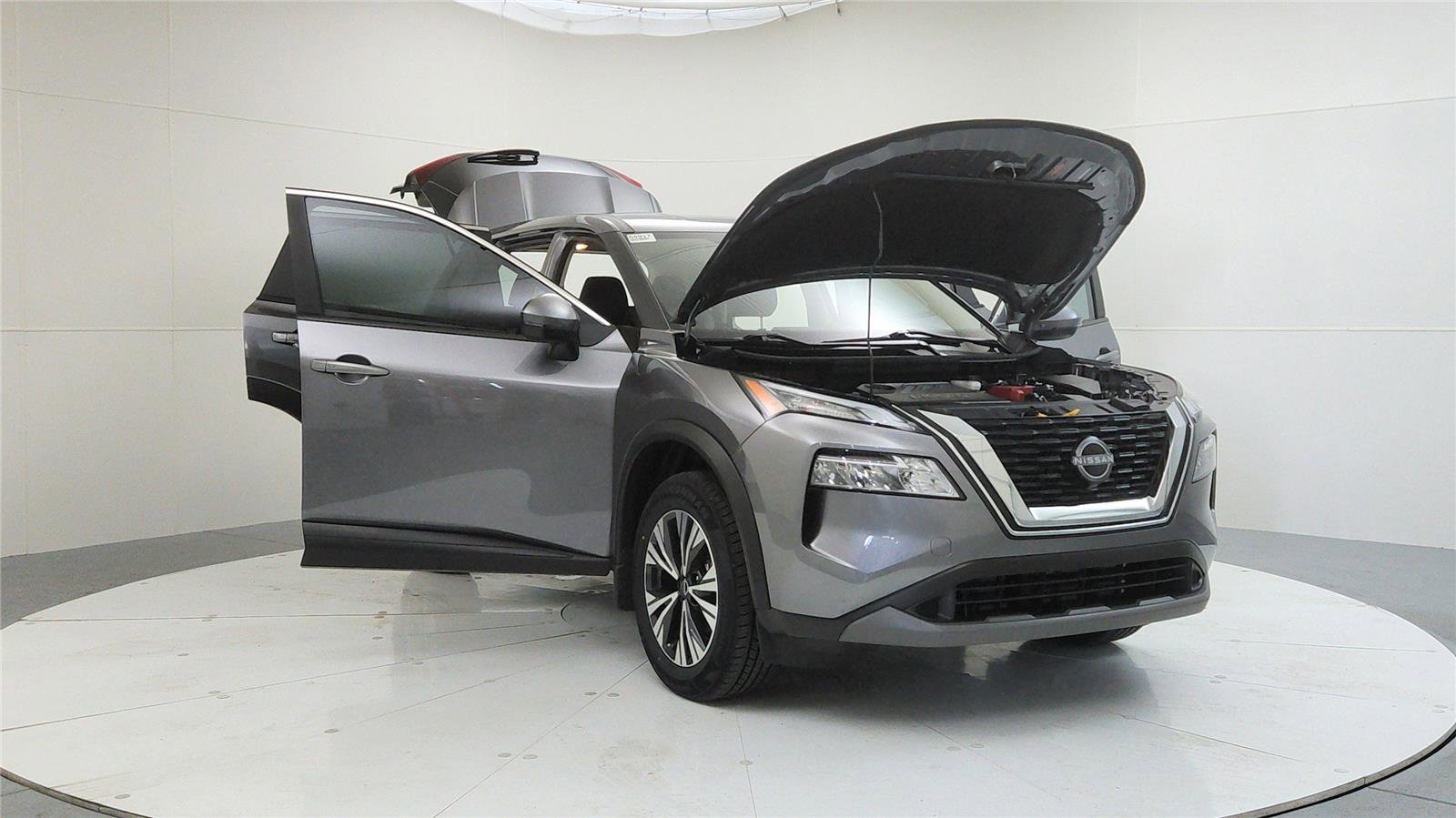 Used 2023 Nissan Rogue SV image 9