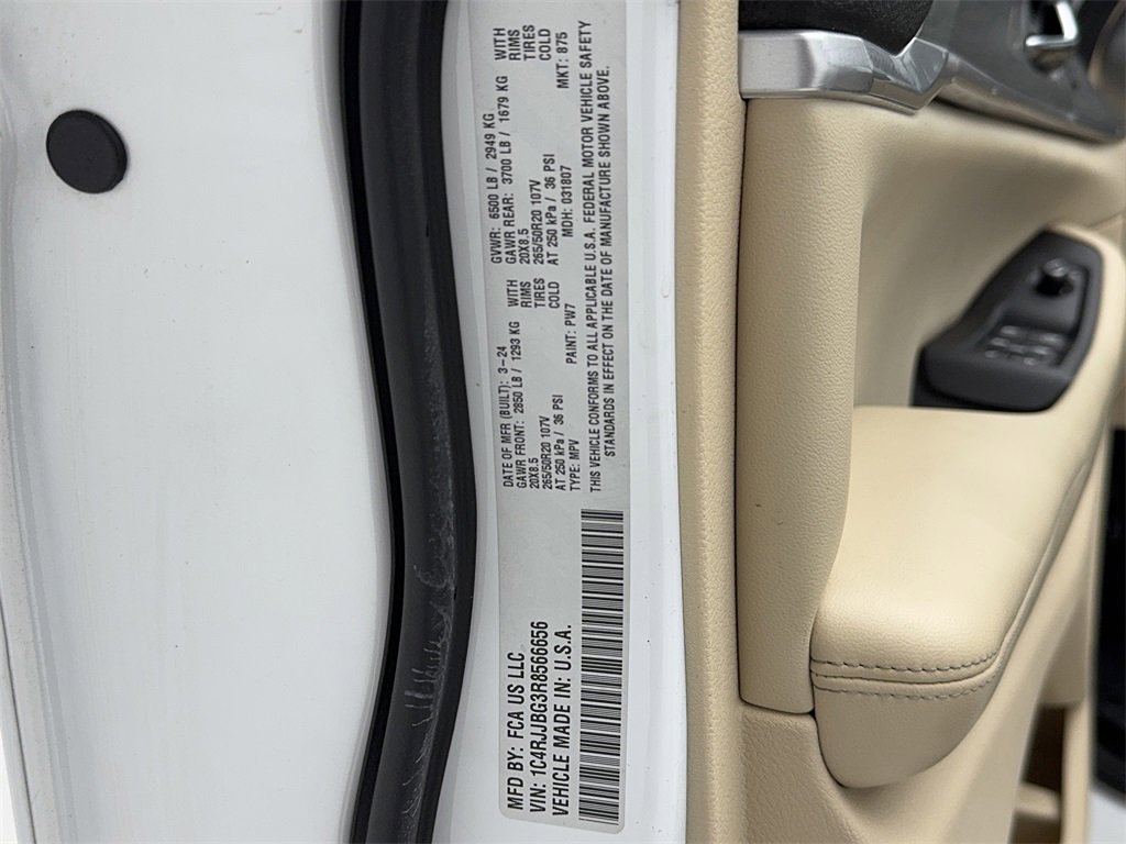 Used 2024 Jeep Grand Cherokee L Limited w/ Black Appearance Package image 58