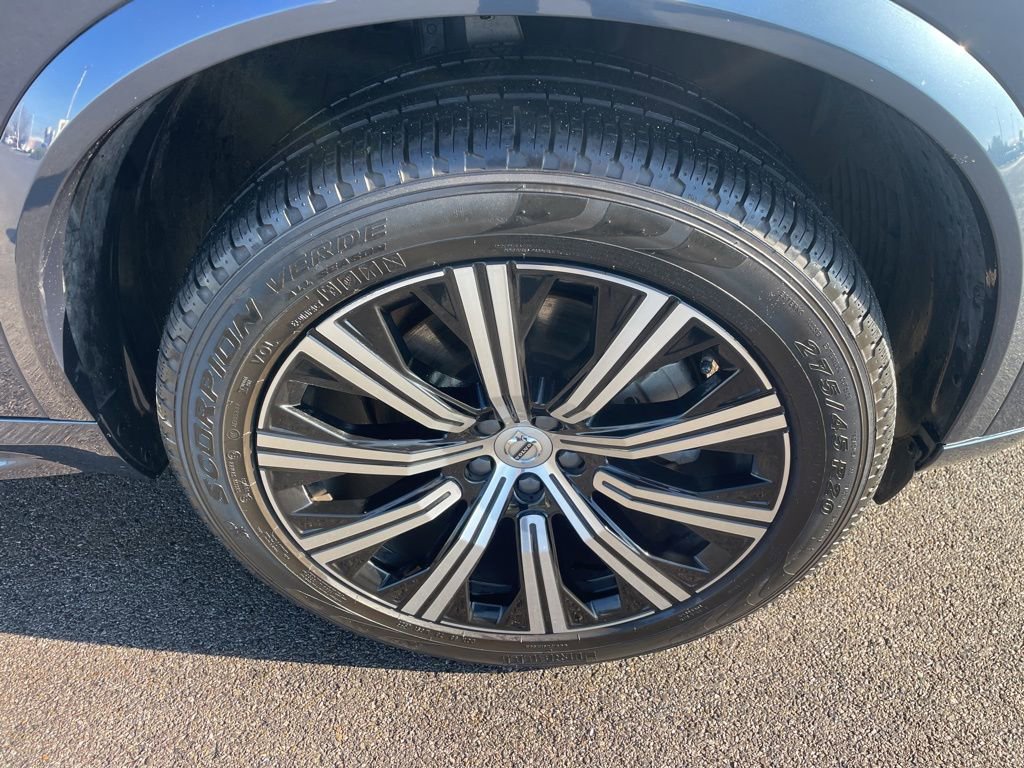 Certified 2023 Volvo XC90 B6 Plus image 12